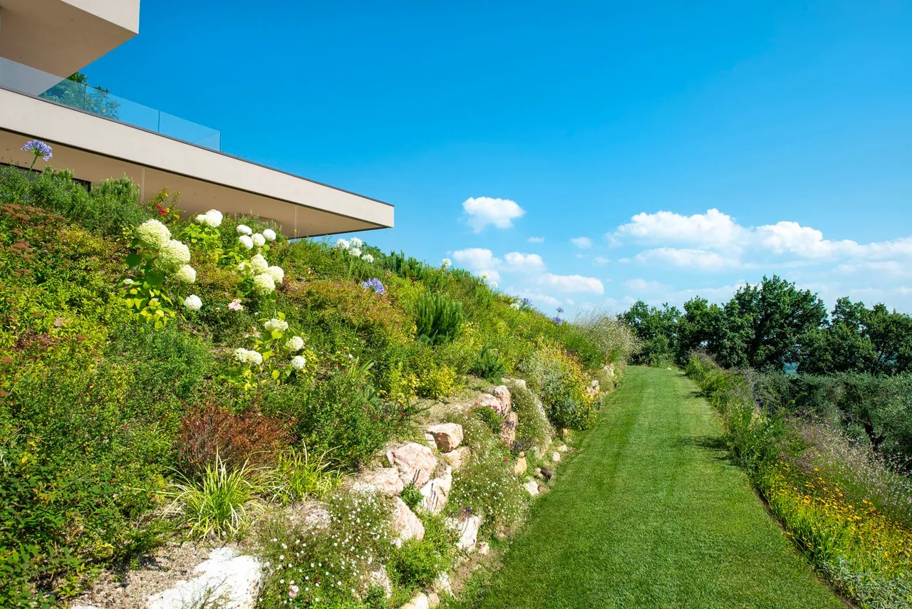 imponente villa sponda veronese lago di garda 0